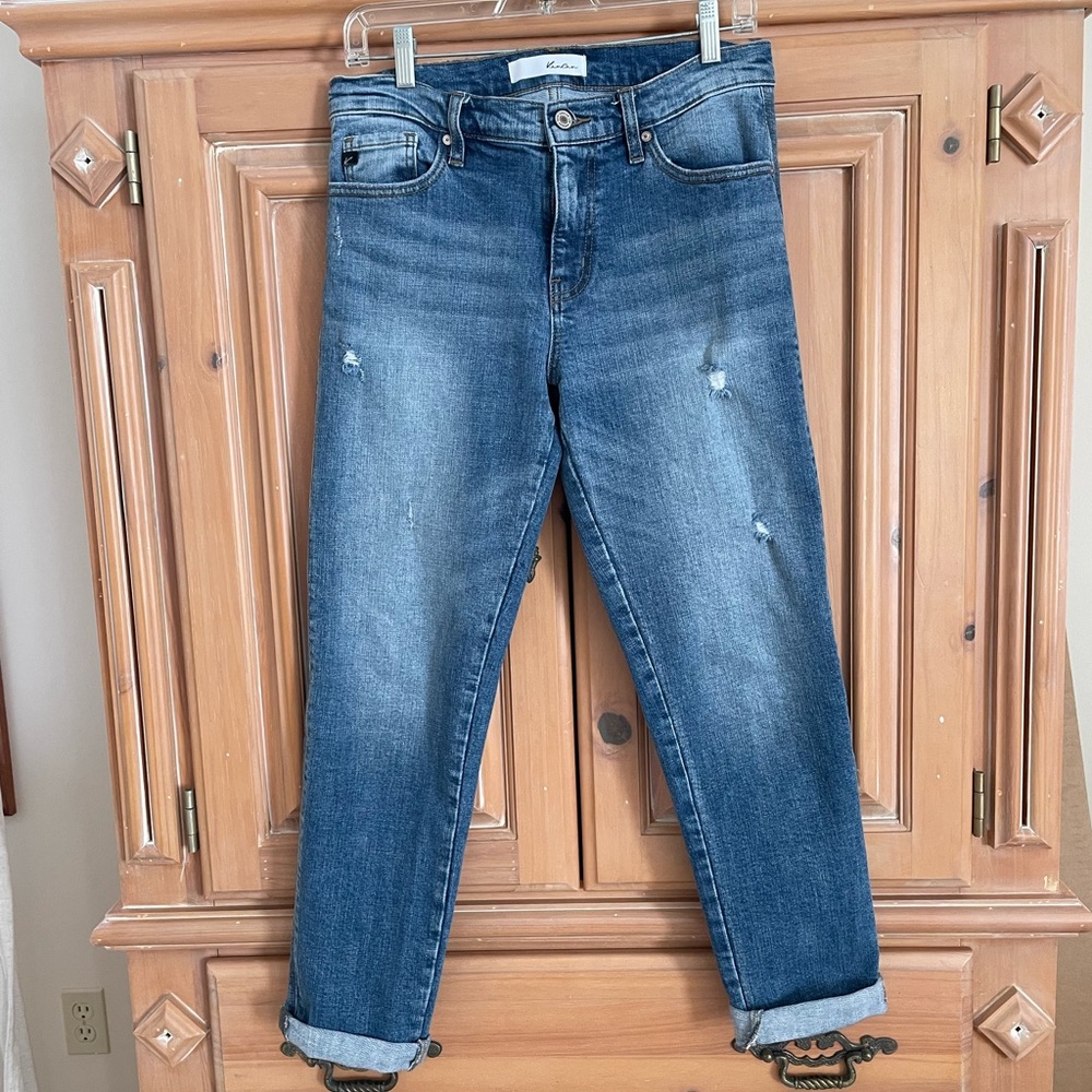 KanCan Mid Rise Boyfriend Jean 26 LIKE NEW